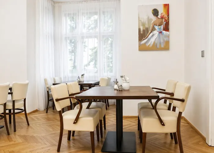 Residence Dykova - Former Pension Jana, Domov Mladeze Prag